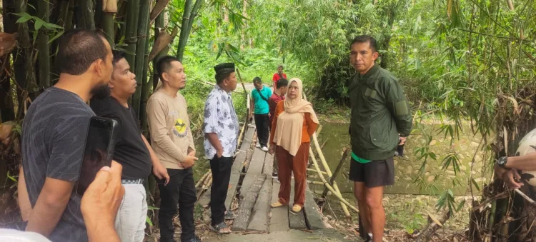 Dandim 1401/Majene Meninjau Langsung Jembatan Yang Sudah Rusak Parah