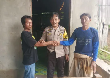 Bhabinkamtibmas Polsek Bacukiki Damaikan Dua Warga Berselisih Melalui Mediasi