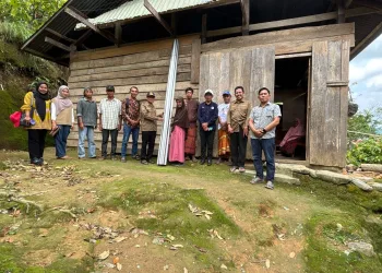 Pemdes Terasa Gerak Cepat Bantu Korban Puting Beliung di Dusun Pattiro