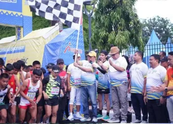 Abdul Hayat Lepas Ribuan Peserta Parepare Love Run 2025