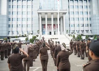 Kajati Sulsel Agus Salim Pimpin Apel Pagi, Tekankan Disiplin dan Integritas