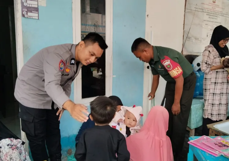 Dukung Pencegahan Stunting, Bhabinkamtibmas Kelurahan Banggae Dampingi Kegiatan Posyandu