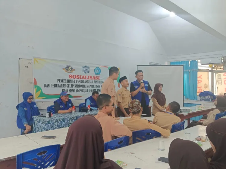 Satgas PETIR KBA ESEMPE 5 Sosialisasi Pemberantasan Dan Penyalahgunaan Narkoba Di SMPN 5 Makassar