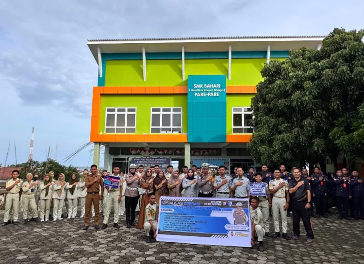 Police Goes To School, Sat Lantas Polres Parepare Sosialisasikan Ops Keselamatan Pallawa 2025 di SMK Bahari