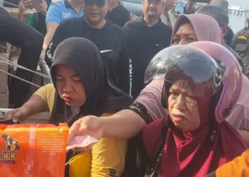 Pj Gubernur Sulbar Tinjau Gerakan Pangan Murah di Majene