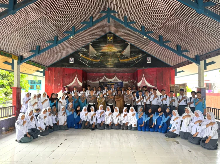 Polres Majene Sosialisasikan Keselamatan Berlalu Lintas Kepada Siswa SMAN 2 Majene