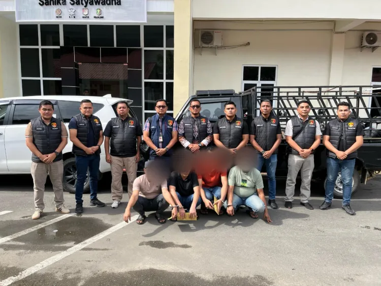 Satreskrim Polres Aceh Selatan, Serahkan Empat Tersangka dan Barang Bukti Kasus Tindak Pidana Keimigrasian, Pencucian Uang dan Pelayaran ke Kejari