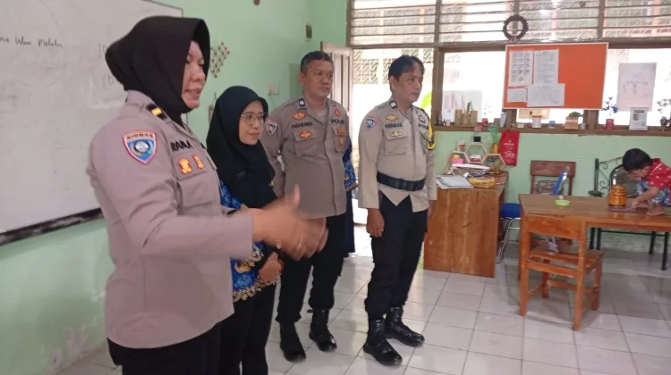 Police Goes To School, Sat Binmas Polres Parepare Berikan Edukasi Bahaya Perundungan di SMP Negeri 13