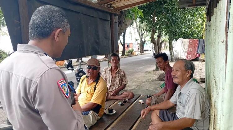 Mobile Sat Binmas Polres Parepare, Bertemu Warga Sampaikan Imbauan Kamtibmas dan Sosialisasikan Penerimaan Anggota Polri Tahun 2025