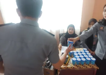 Komitmen Zero Penyalahgunaan Napza, Kalapas IIA Parepare Tes Urine Petugas Lapas