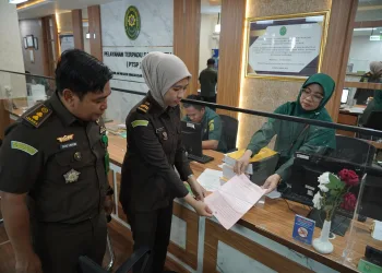 JPU Kejati Sulsel Limpahkan 3 Terdakwa dan Barang Bukti Perkara Skincare ke Pengadilan Negeri Makassar