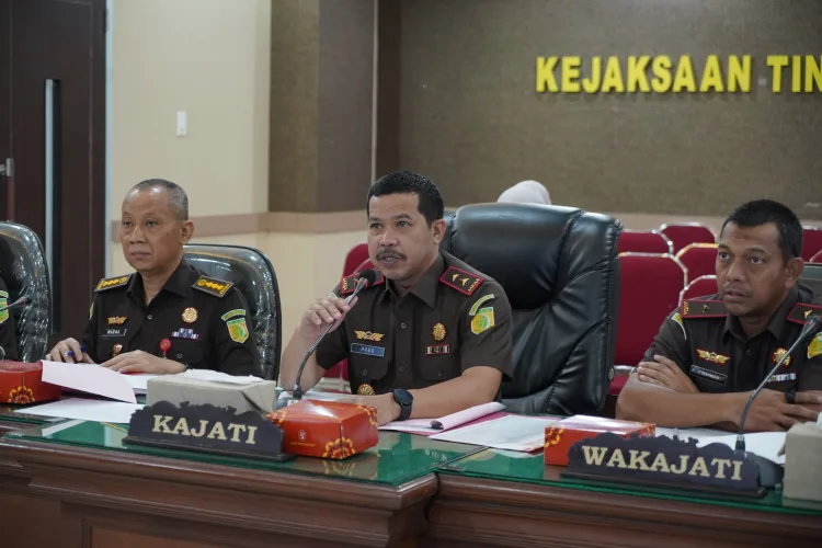 Kajati Sulsel Agus Salim Selesaikan Perkara Penganiayaan Buruh Terhadap Ketua RT di Maros Melalui Keadilan Restoratif