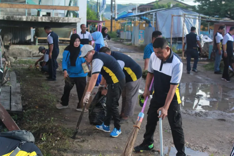 Peringati Hari Peduli Sampah, Pemkab Majene Bersih bersih