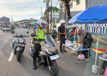 Kapolres Maros Patroli Ke Pasar Ramadhan Dan Ikut War Takjil Dihari Pertama