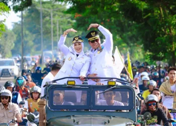 Ribuan Warga Tim Relawan dan Simpatisan Sambut Bupati dan Wakil Bupati Barru di Batas Kota