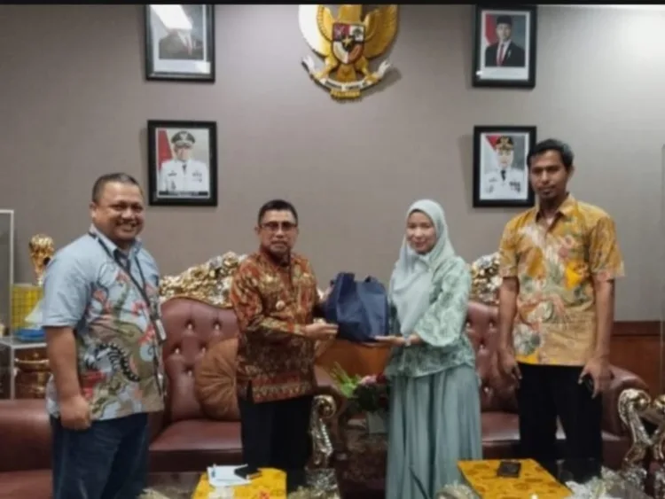 Direktur UT Bangun Silaturahmi Dengan Bupati Majene