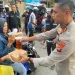 Kapolres Majene Berbagi Takjil Gratis kepada Pengendara dan Tukang Becak