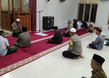 Safari Ramadhan Kapolsek Pamboang Sampaikan Himbauan Kamtibmas di Masjid Al Ihsan Lalampanua