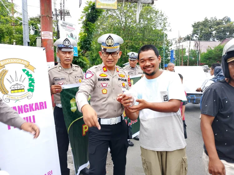 Satlantas Polres Labuhanbatu, Melaksanakan Kegiatan Berbagi Takjil Di Bulan Rahmadhan 1446 H