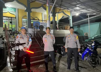 Beri Rasa Aman, Polsek Banggae Laksanakan Pengamanan Salat Tarawih