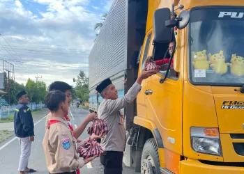 Berbagi Berkah Ramadhan, Kapolsek Malunda Bersama Saka Bhayangkara Bagikan Takjil kepada Masyarakat