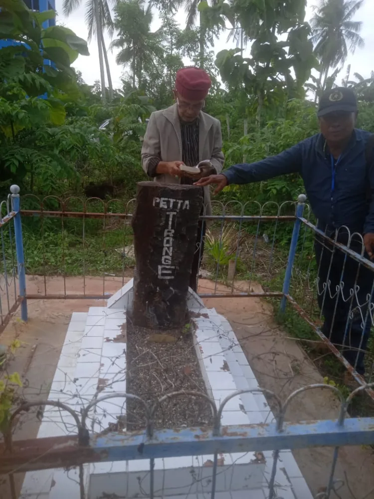 ZIARAH KUBUR PETTA TIRONGE KABUPATEN WAJO.