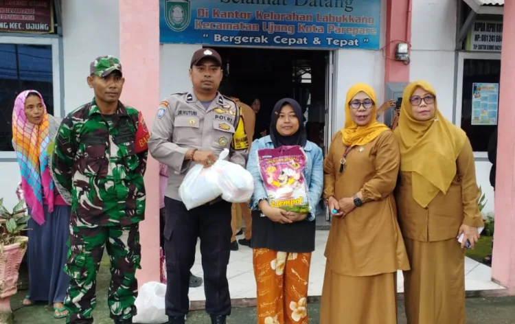 Bhabinkamtibmas dan Babinsa Labukkang Dampingi Jalannya Pasar Murah Ramadhan