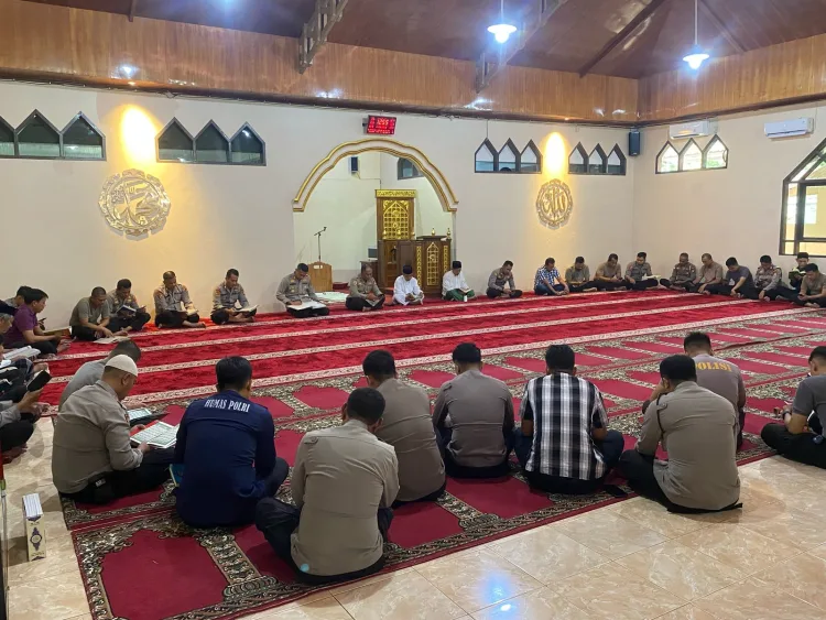 Kapolres Majene Gelar Tadarusan Bersama Jamaah Masjid Nurul Ikhlas