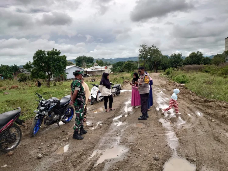 Bhabinkamtibmas dan Babinsa Lapadde Lakukan Pengecekan Area Kompleks Pembangunan BTN Yang Ditolak Warga