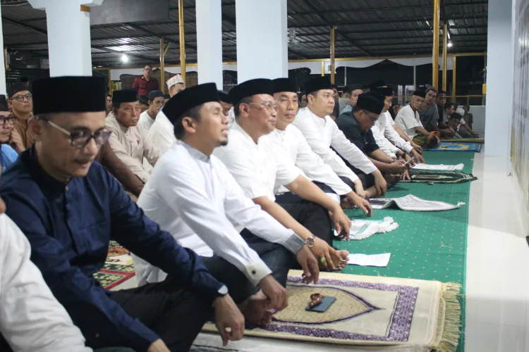 Momen Indah Walikota Parepare Sholat Tarawih Berjamaah Bersama Warga Binaan Masjid At Taubah Lapas IIA Parepare