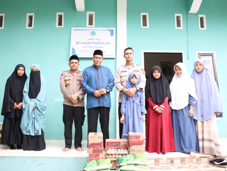 Kapolres Majene Salurkan Bantuan ke Ponpes Mintahul Jihad Tande & Yayasan Insan Qurani