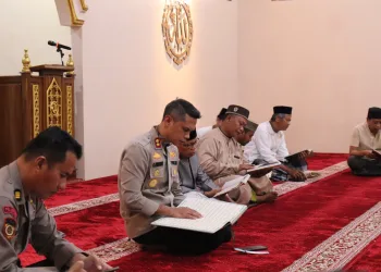 Kapolres Majene Tadarusan Bersama Personel di Masjid Nurul Ikhlas