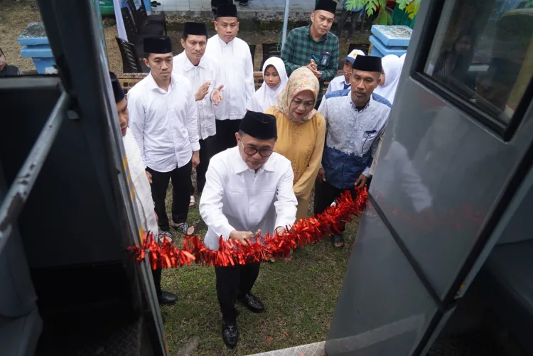 Bupati Majene salurkan Bantuan Baznaz dan Launching Bus Sekolah