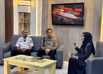 Melalui Talkshow TV Peduli, Kasat Lantas Polres Parepare Sosialisasikan Mudik Aman Keluarga Nyaman