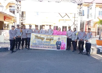 Berbagi Takjil Jelang Waktu Berbuka Puasa, Sat Binmas Gelorakan Semangat Peduli Sesama