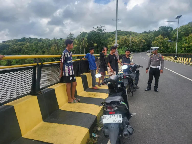 Patroli Sat Lantas Polres Parepare Antisipasi Balap Liar di Jembatan Kuning Lemoe