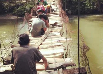 Kondisi Memprihatinkan Jembatan Gantung di Kelurahan Talippuki, Butuh Perhatian Serius Pemerintah Daerah