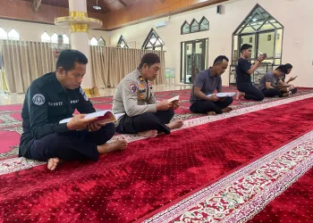 Tingkatkan Iman dan Taqwa di Bulan Suci Ramadhan, Waka Polres Majene Gelar Tadarusan Bersama Personel dan Jamaah Masjid Nurul Ikhlas