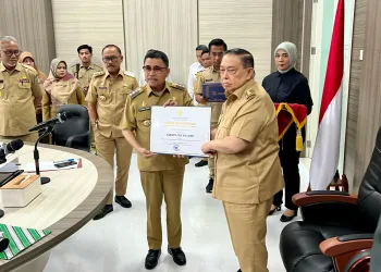 Bupati Majene Terima Sertifikat Penghargaan Peduli HAM