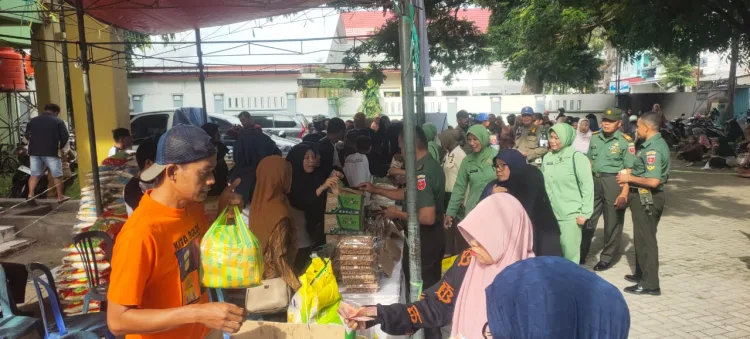 Wakil Bupati Majene Tinjau Langsung Kegiatan Gerakan Pangan Murah Di Gedung Assamalewuang