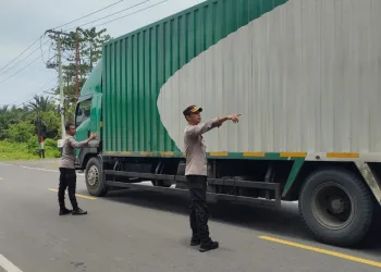 Kapolres Majene Turun Langsung ke Jalan Pantau Arus Mudik di Jalur Trans Sulawesi