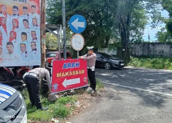 Sat Lantas Polres Parepare Pasang Papan Bicara Penunjuk Arah, Persiapkan Mudik Aman dengan Jalur Alternatif