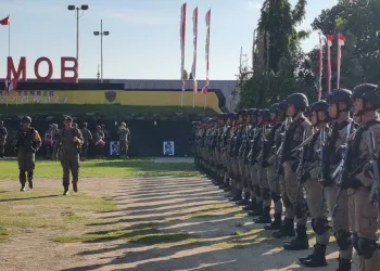 DANSAT BRIMOB POLDA SULSEL PIMPIN UPACARA PENUTUPAN BINTARA REMAJA ANGKATAN 52 DAN 53
