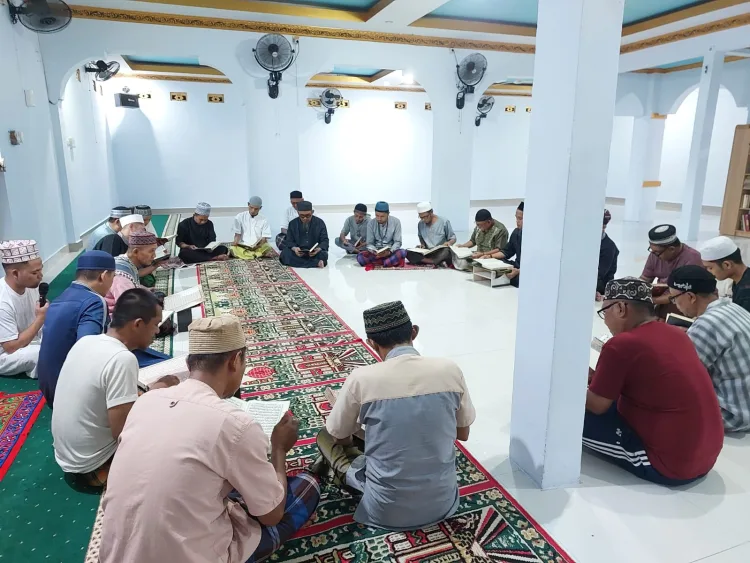 Dibalik Jeruji Besi, WBP Lapas IIA Parepare Beserta Kalapas Khatamankan Al-Qur’an