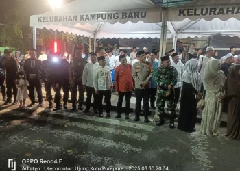Wali Kota Parepare dan Wakilnya Melepas Takbir Keliling