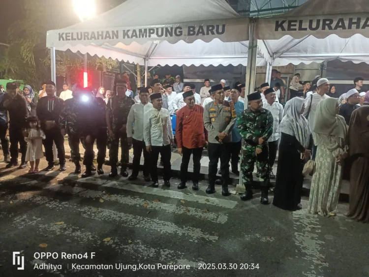 Wali Kota Parepare dan Wakilnya Melepas Takbir Keliling
