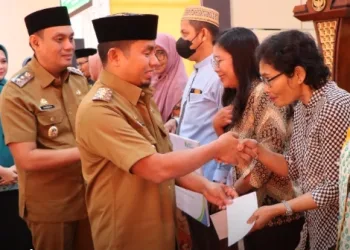Wali Kota Parepare Serahkan Insentif Untuk Guru Mengaji