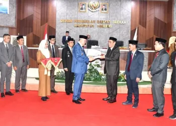 Bupati Irwan Hamid Sampaikan LKPJ Tahun 2024 Dalam Rapat Paripurna DPRD Pinrang