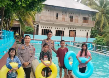 Personel Ops Ketupat Polres Majene Amankan Wisata Puncak Raja Bunga Pasca Lebaran