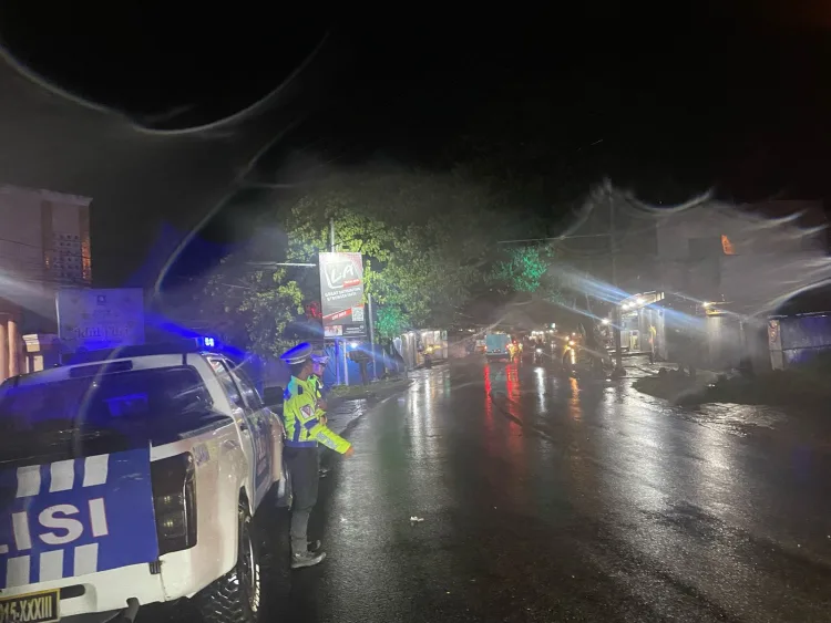 Antisipasi Kejahatan Jalanan dan Pelanggaran Lalu Lintas, Satlantas Polres Majene Gelar Patroli Blue Light
